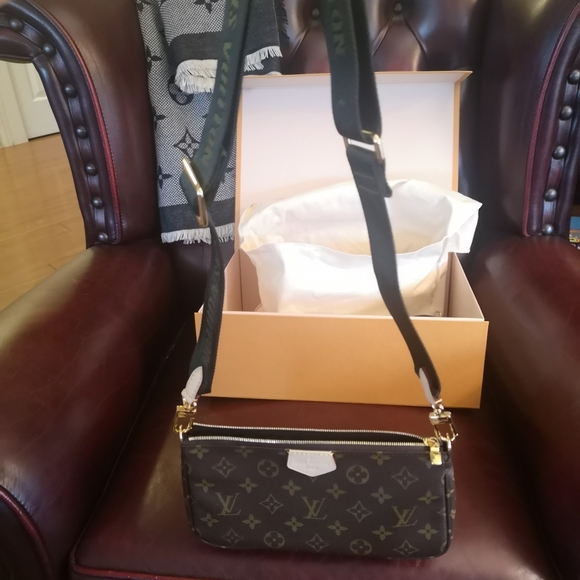 Authentic Louis Vuitton Multi Pochette Accessories - Picture 15 of 16